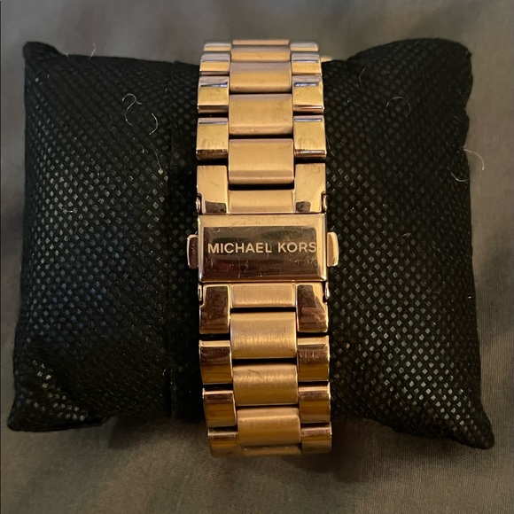 Michael Kors rose gold watch - Picture 2 of 4